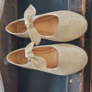 NWOT BELLADIA GIRLS SHOES FRES-K GOLD